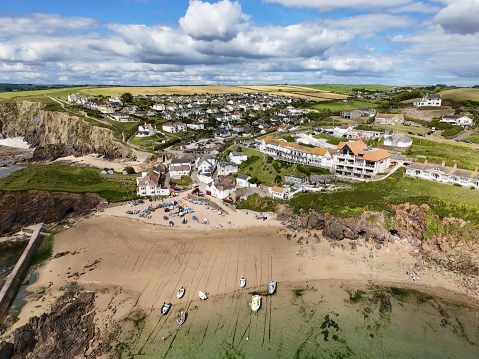 Cottage Hotel June 24