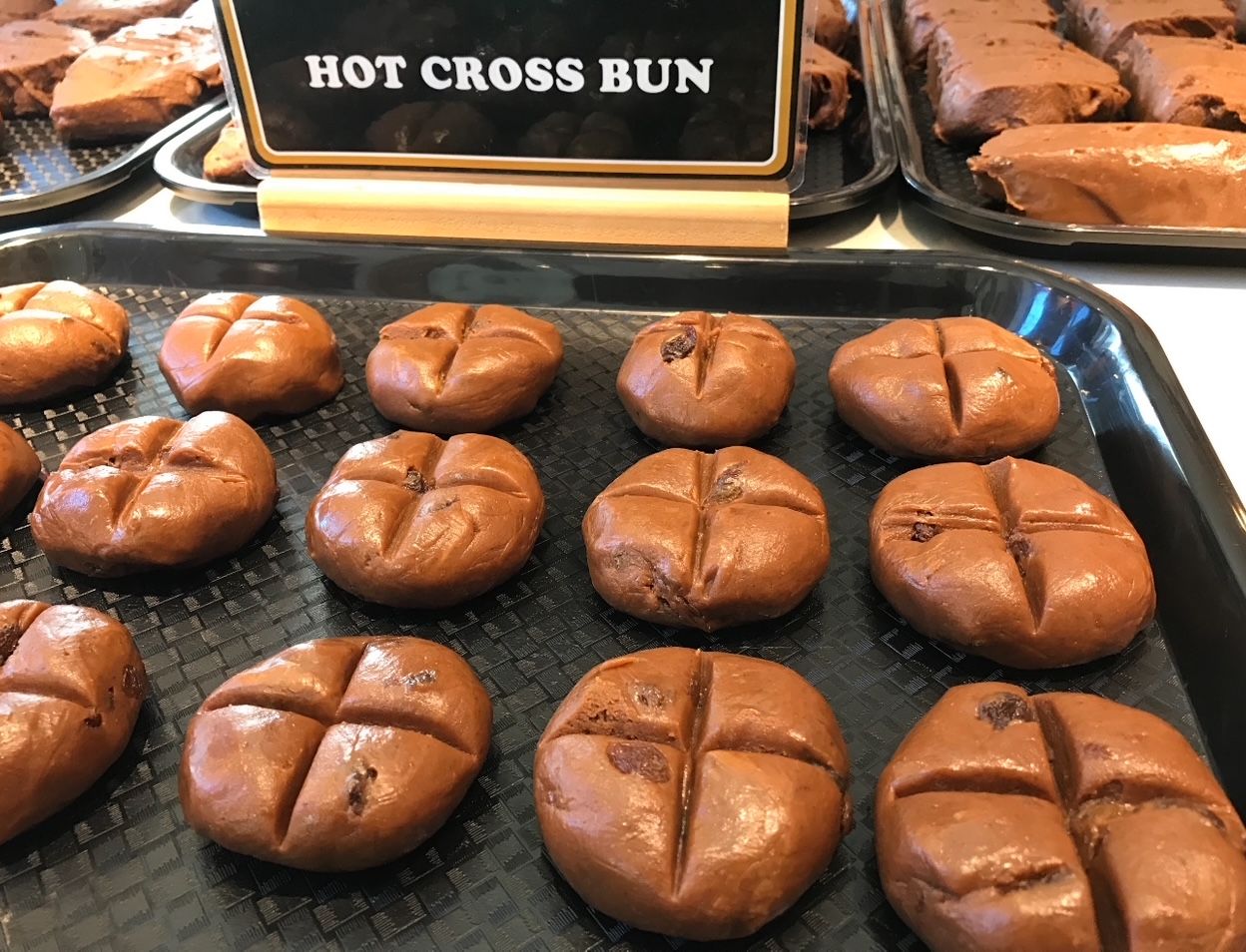 Rolys Fudge Hot Cross Buns