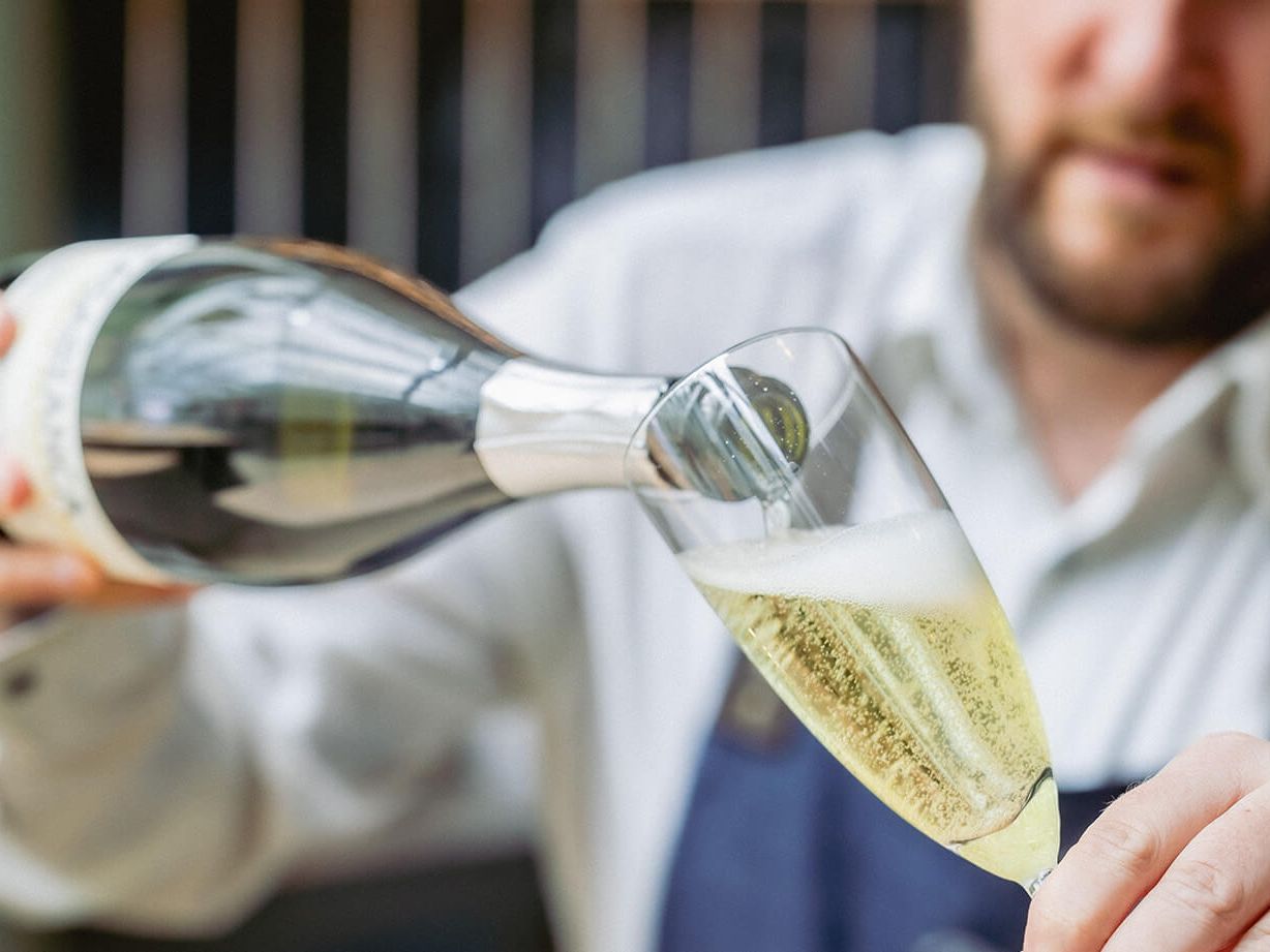 Salutation Inn wine pour