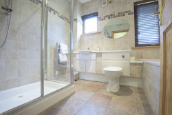 Bathroom in glen shee