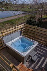 Hot tub at Glen Shee lodge
