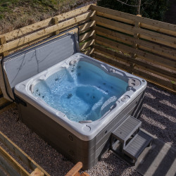 Hot tub at Glen Shee lodge