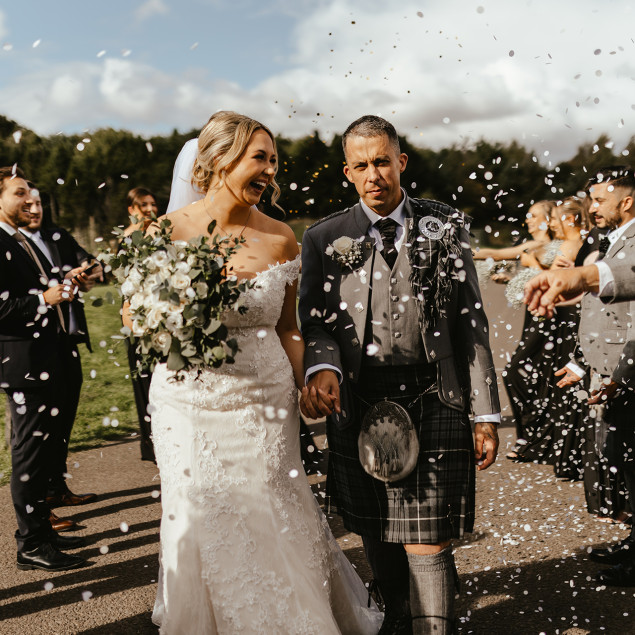 Bride and groom confetti throw