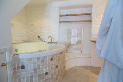 Bath in boathouse bathroom