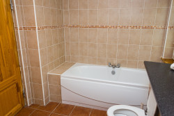 Glen Finlet Main bath