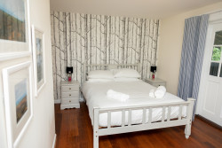 Double bed in Glen Isla