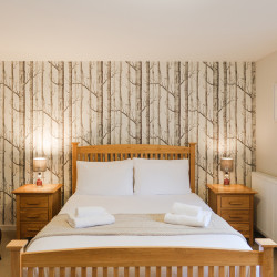 Double bed in Lodge house