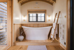 Bath in shepherds hut