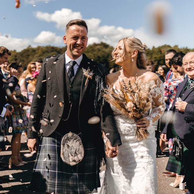 Wedding couple confetti throw