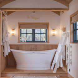 Bath in shepherds hut