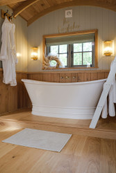Bath in shepherds hut