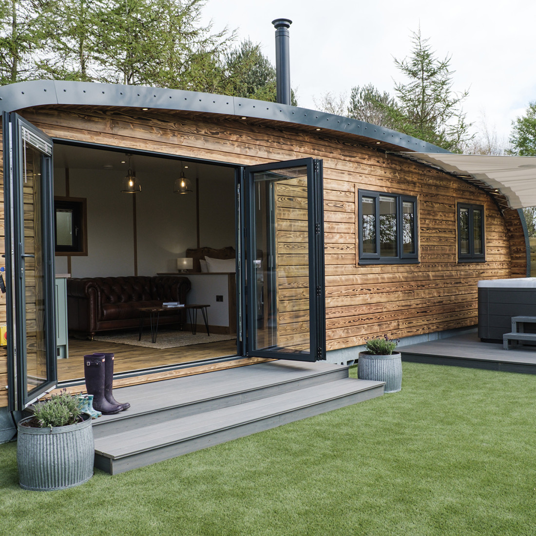 Hot tub outside The Burrow