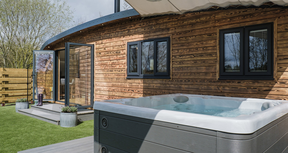 Hot tub outside The Burrow