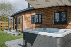 Hot tub outside The Burrow