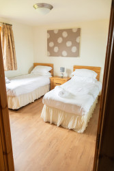 Twin room in Kingennie Court North Lodge