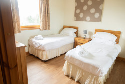 Twin room in Kingennie Court North Lodge