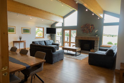 Seating area in Kingennie Court North Lodge