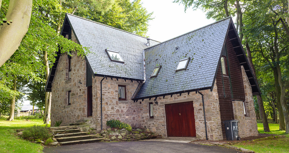 Bards Neuk outside