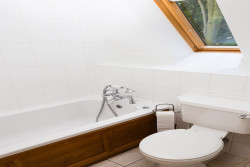 Bards Neuk second bathroom