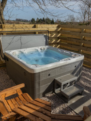 Glen Prosen hot tub