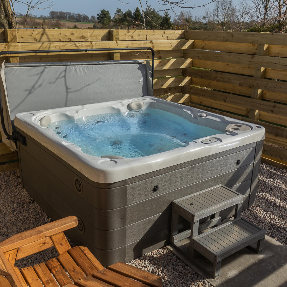 Glen Prosen hot tub