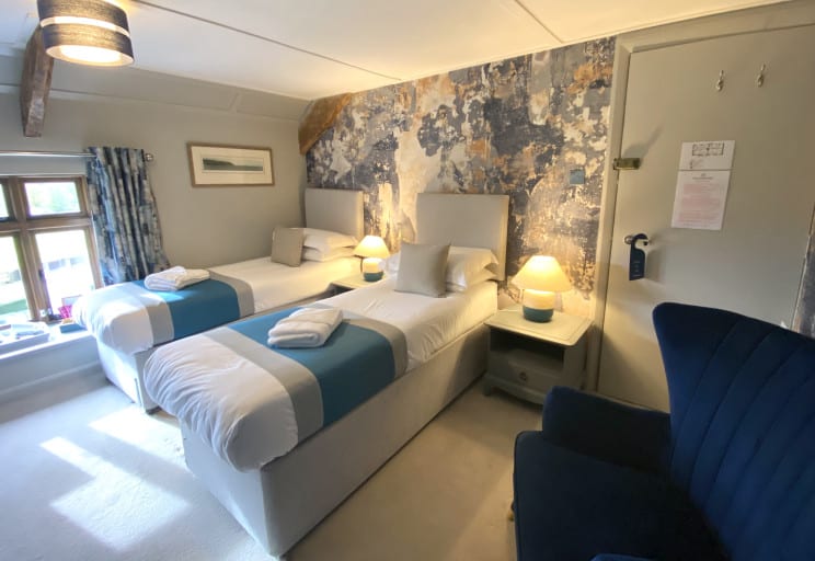 B7E29682-6869-4643-AC44-65B1B5CFD418_1_201_a