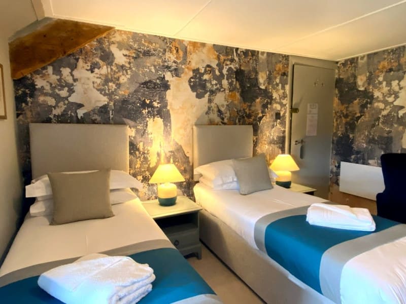 twin room, double room, chinkwell room, hotel room, twin bed, furzeleigh mill,