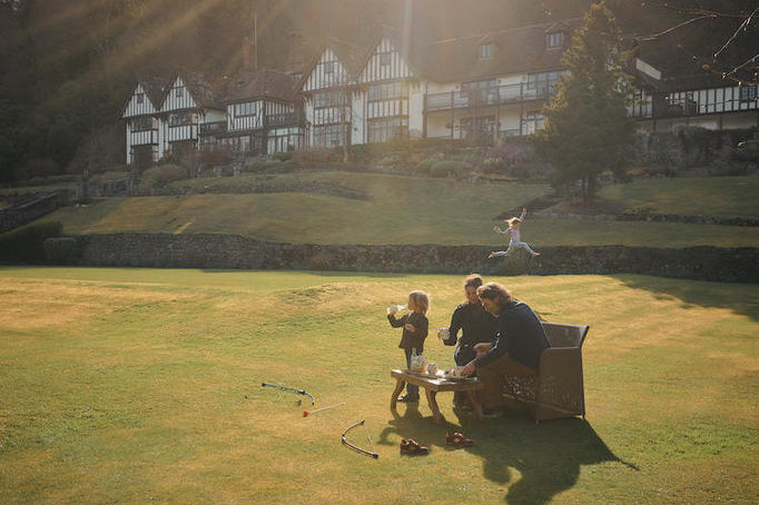 Family on the green - Gidleigh Park