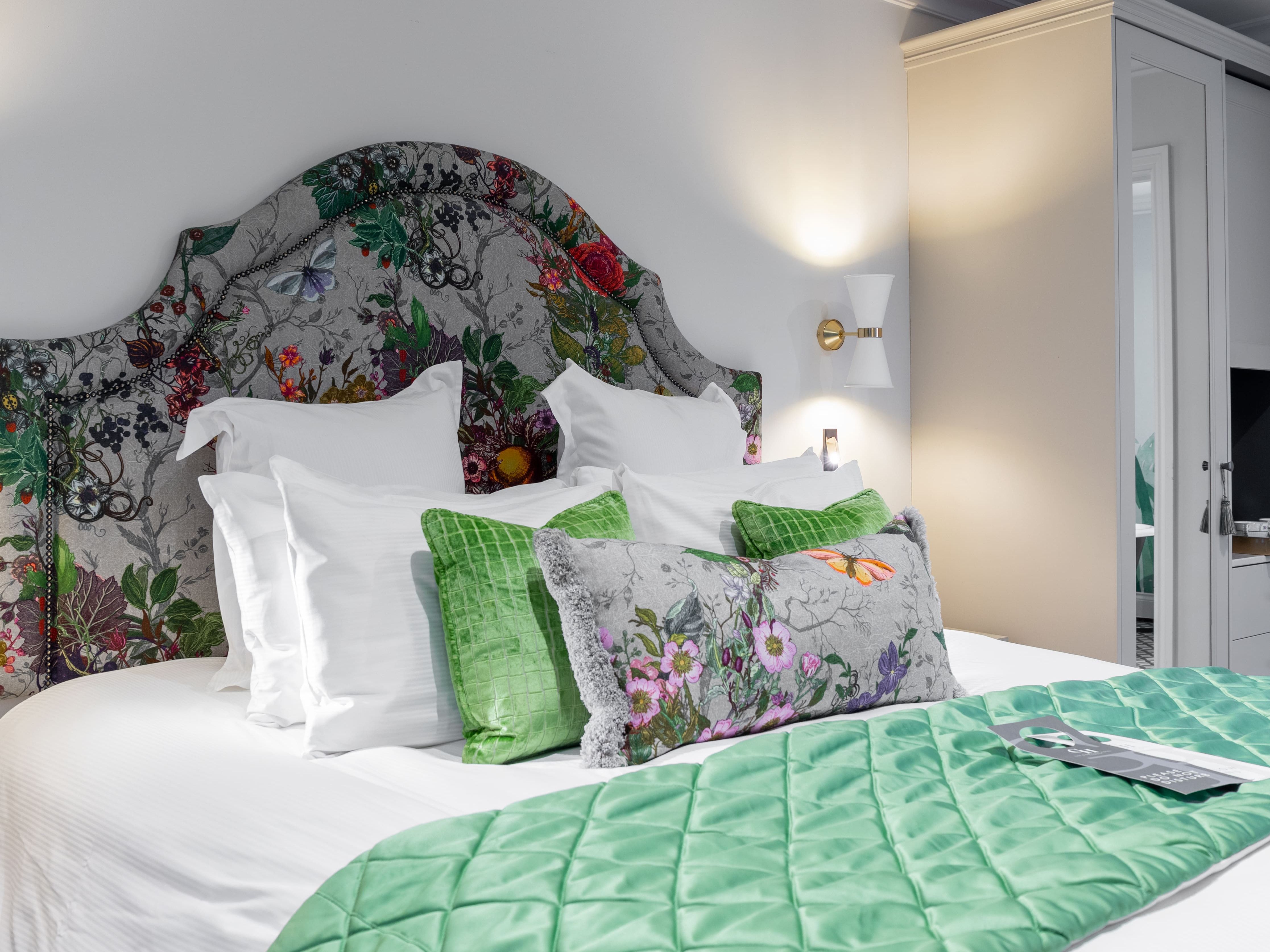 FEATURE ROOM Agapanthus