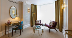 Feature room Delphinium