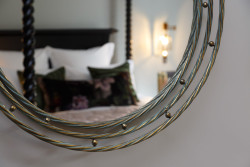 Tulipa feature room mirror