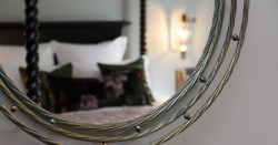 Tulipa feature room mirror