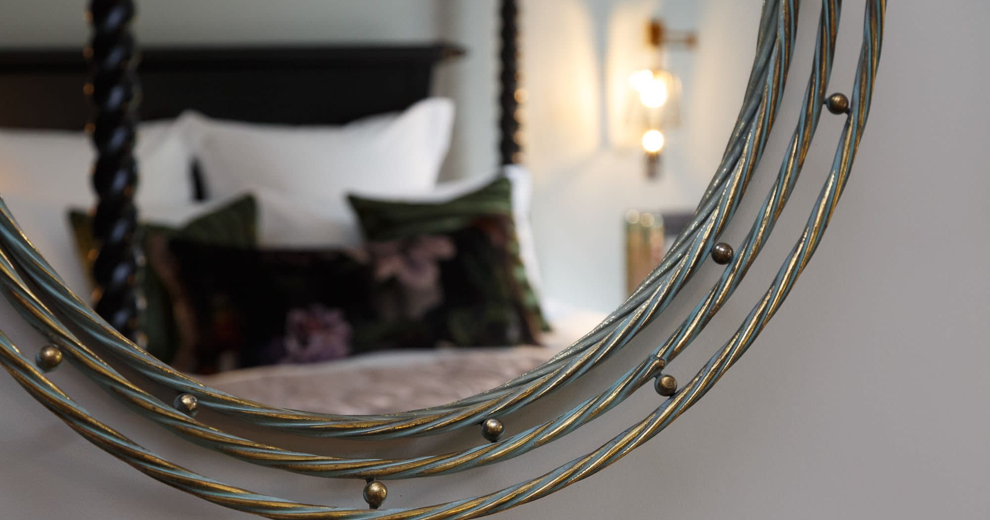 Tulipa feature room mirror