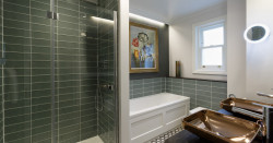 Tulipa bathroom