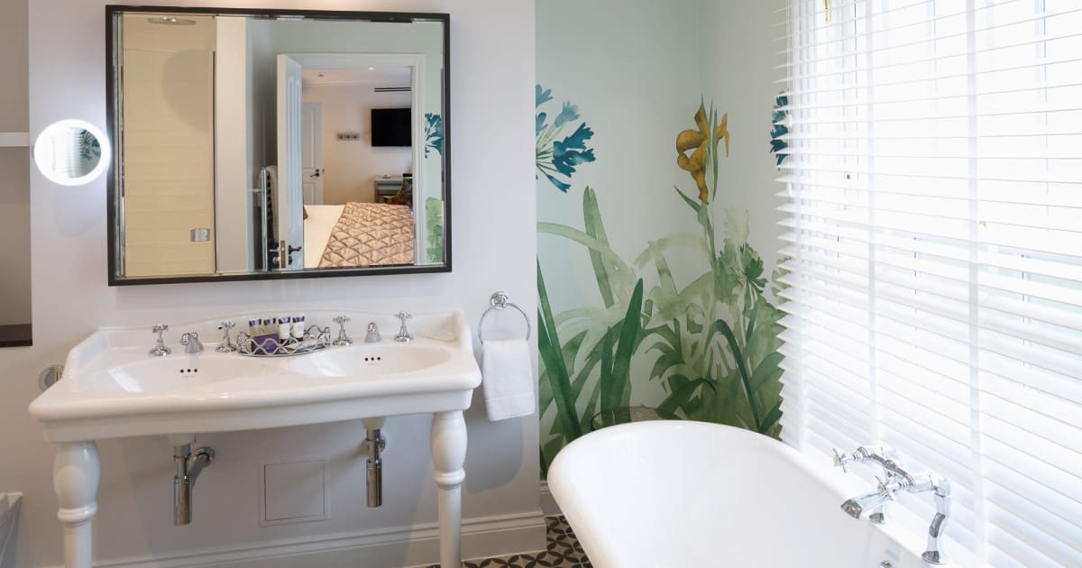 Agapanthus bathroom
