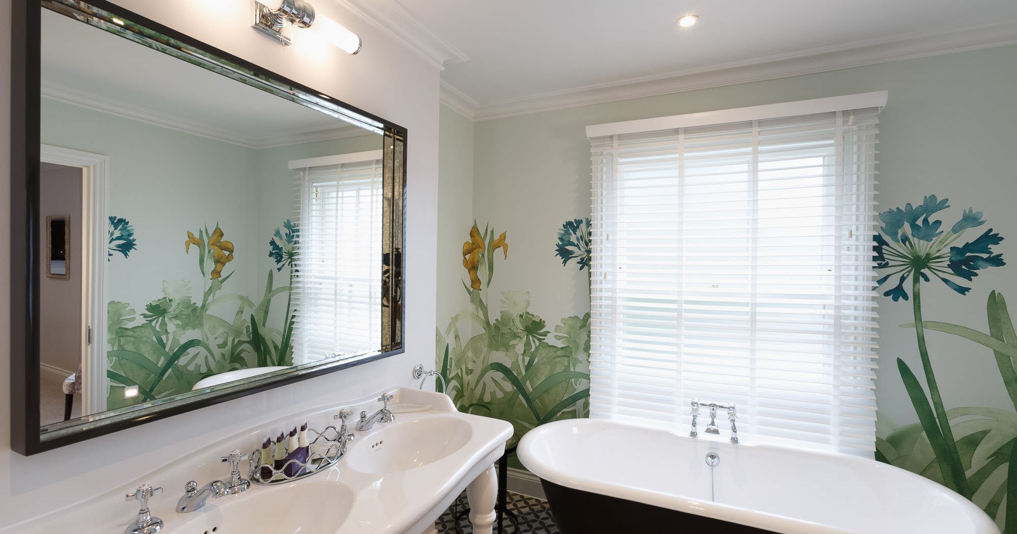 Agapanthus bath and sink