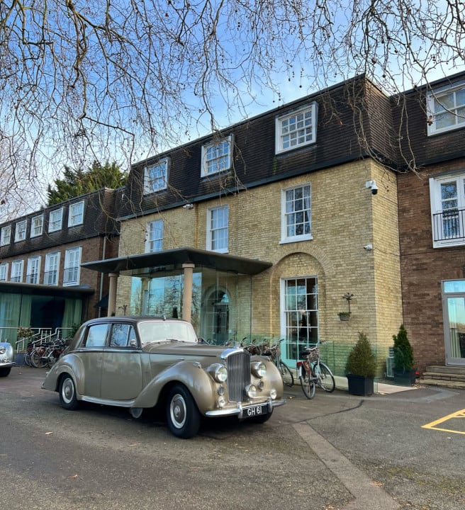 Hotel Bentley and hotel front