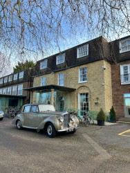 Hotel Bentley and hotel front
