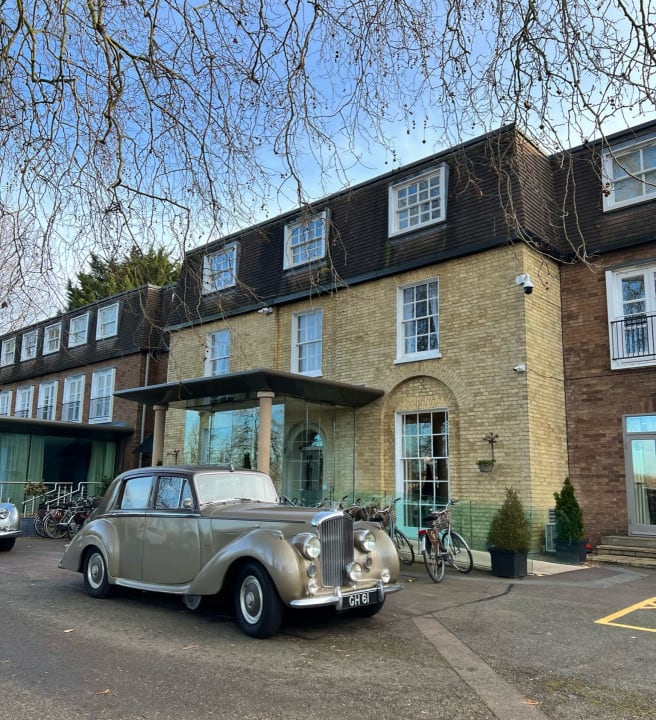 Hotel Bentley and hotel front