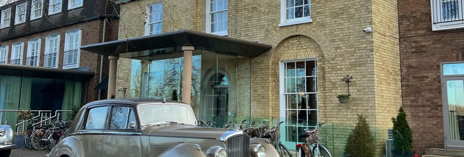 Hotel Bentley and hotel front