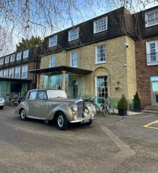 Hotel Bentley and hotel front