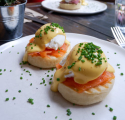 Eggs royal