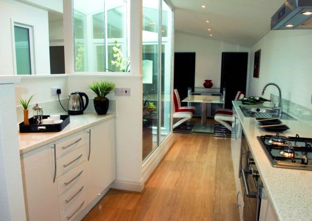 Large-lodge-which-sleeps-four-people-in-Devon-677x450