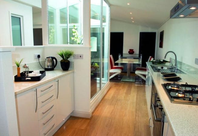 Large-lodge-which-sleeps-four-people-in-Devon-677x450