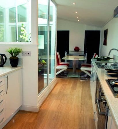 Large-lodge-which-sleeps-four-people-in-Devon-677x450