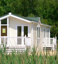 Lodge-with-Hot-Tub-at-Hazelwood-Holiday-Park-676x450