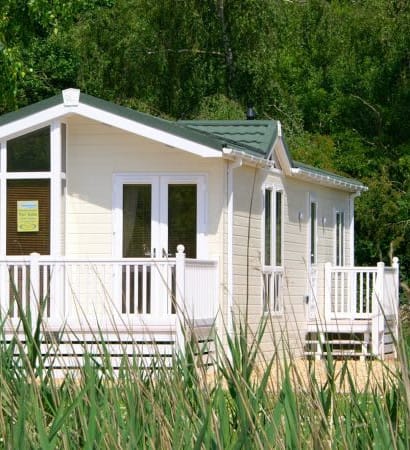 Lodge-with-Hot-Tub-at-Hazelwood-Holiday-Park-676x450