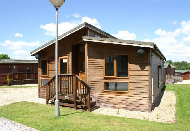 Log-Cabin-with-2-bedrooms-in-South-Devon-677x450