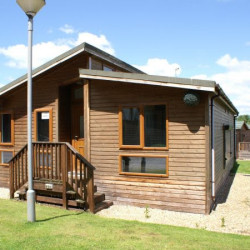 Log-Cabin-with-2-bedrooms-in-South-Devon-677x450
