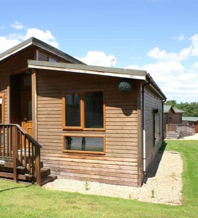 Log-Cabin-with-2-bedrooms-in-South-Devon-677x450